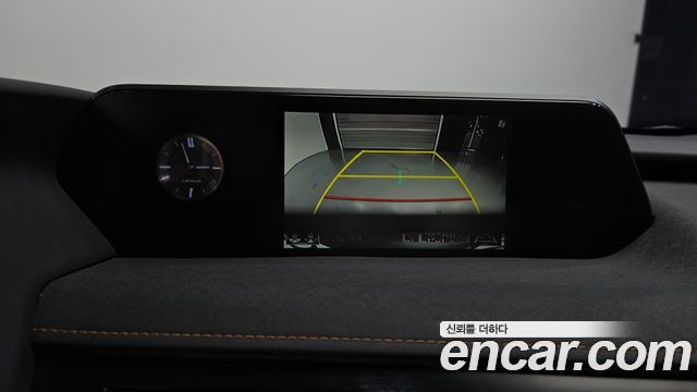 Lexus UX 2019 — photo 22