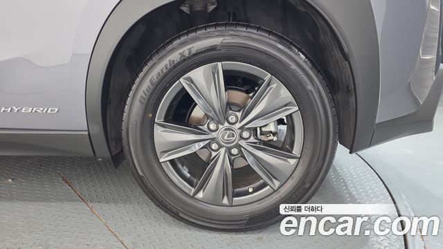 Lexus UX 2019 — photo 7