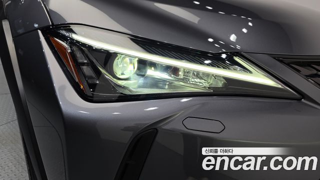 Lexus UX 2019 — photo 8