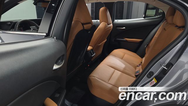 Lexus UX 2019 — photo 16