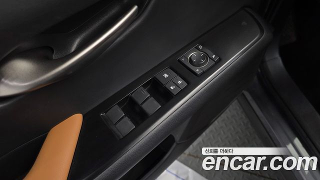 Lexus UX 2019 — photo 27