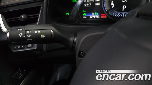 Lexus UX 2019 — photo 29