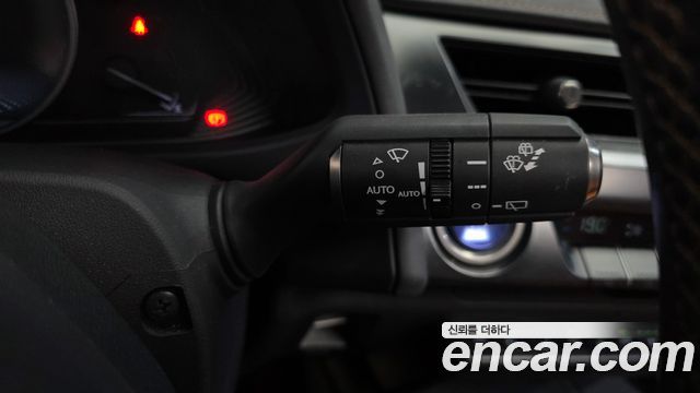 Lexus UX 2019 — photo 30