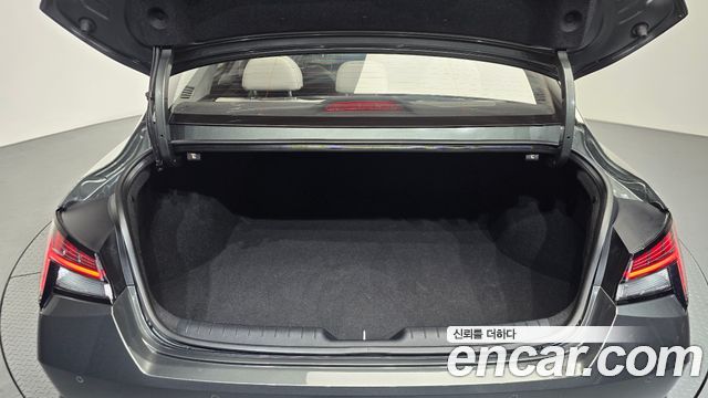 Hyundai AVANTE 2021 — photo 17