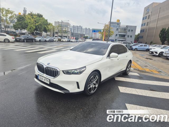 BMW 5-Series 2024 — photo 2