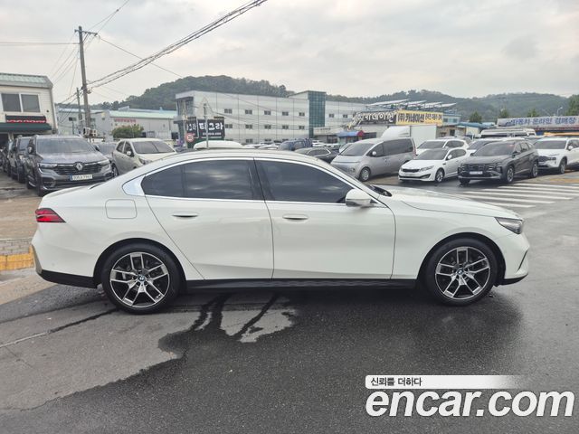BMW 5-Series 2024 — photo 7