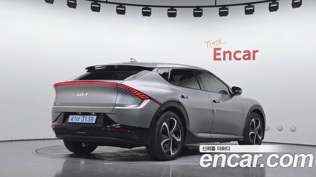 Kia EV6 2023 — photo 2