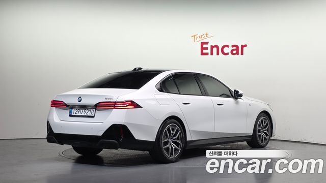 BMW 5-Series 2025 — photo 2
