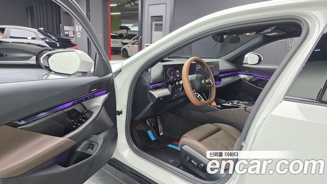 BMW 5-Series 2025 — photo 13