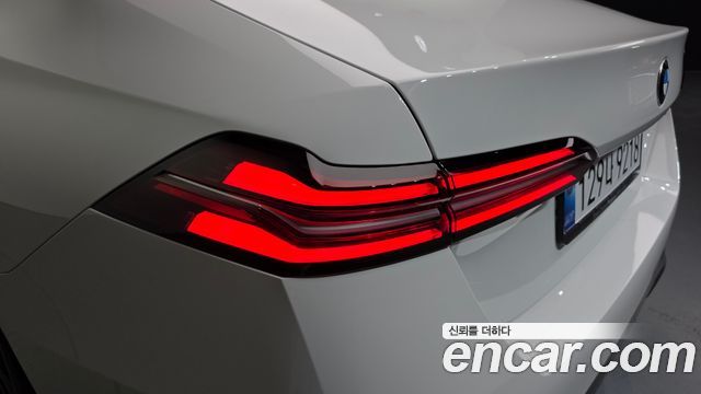 BMW 5-Series 2025 — photo 9