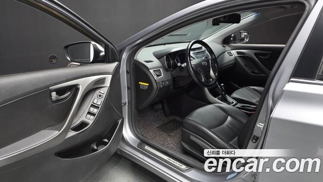 Hyundai AVANTE 2015 — photo 13