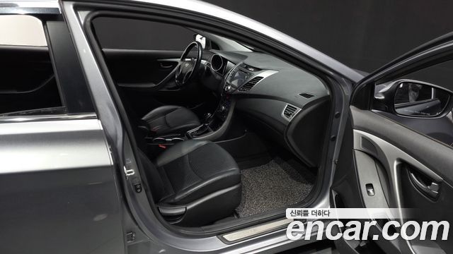 Hyundai AVANTE 2015 — photo 17