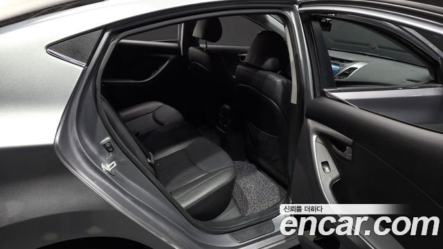 Hyundai AVANTE 2015 — photo 18