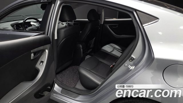 Hyundai AVANTE 2015 — photo 16