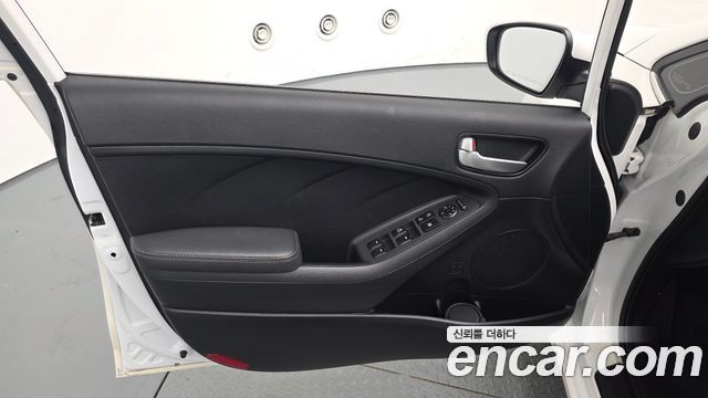 Kia K3 2018 — photo 14