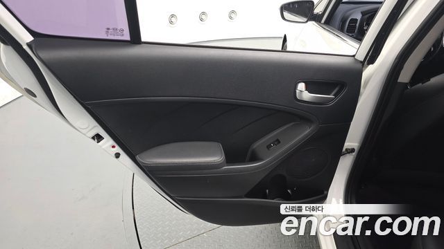 Kia K3 2018 — photo 15