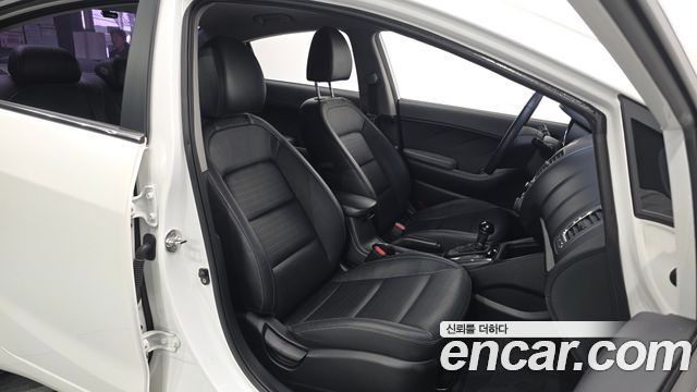 Kia K3 2018 — photo 16