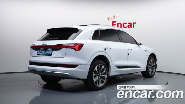 Audi e-tron 2020 — photo 2