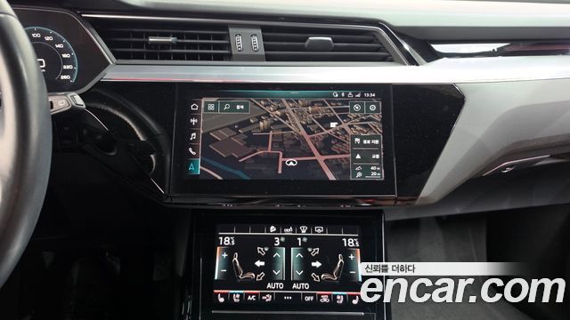 Audi e-tron 2020 — photo 18
