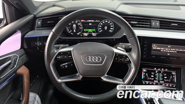 Audi e-tron 2020 — photo 19