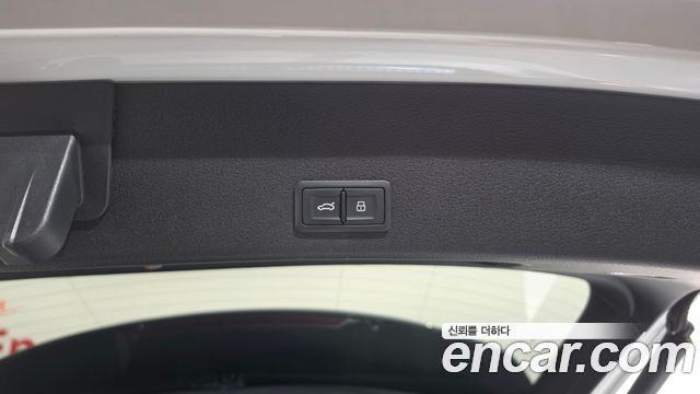 Audi e-tron 2020 — photo 22