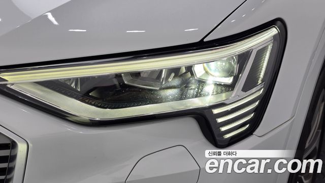 Audi e-tron 2020 — photo 8