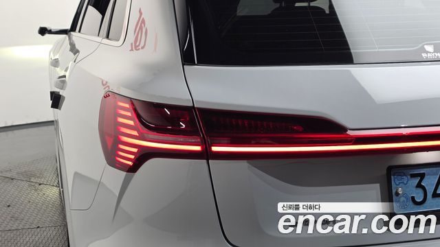 Audi e-tron 2020 — photo 9