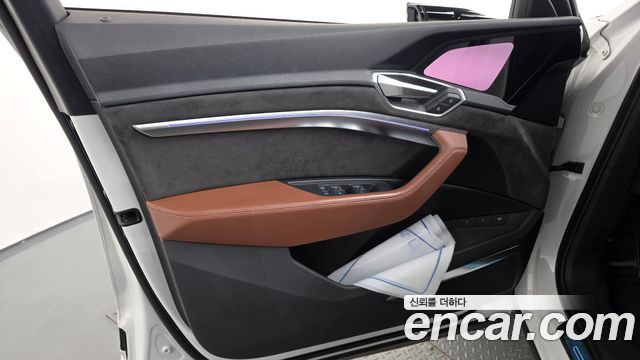 Audi e-tron 2020 — photo 14