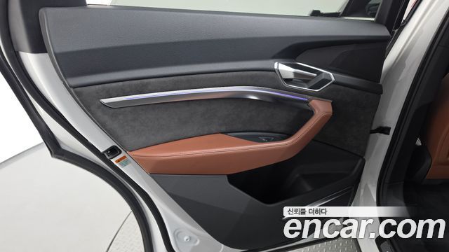 Audi e-tron 2020 — photo 15