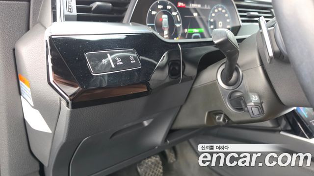 Audi e-tron 2020 — photo 27