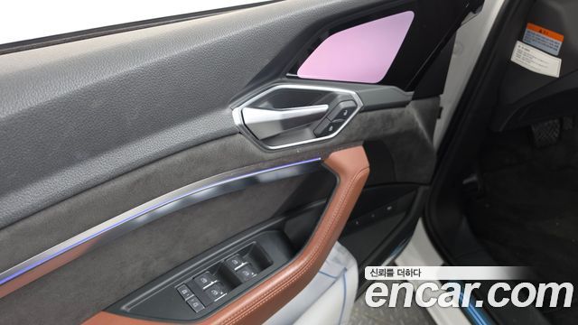 Audi e-tron 2020 — photo 29