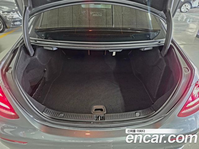 Mercedes-Benz E-Class 2018 — photo 6