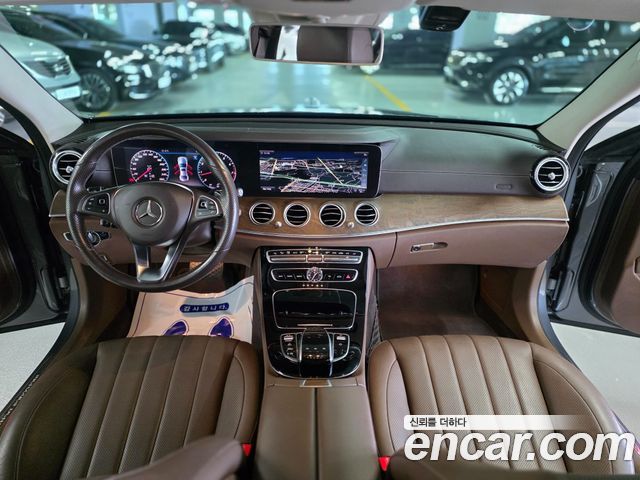 Mercedes-Benz E-Class 2018 — photo 8