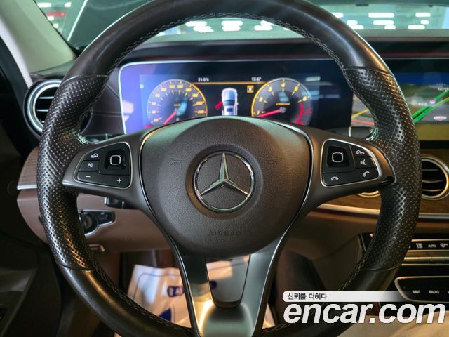 Mercedes-Benz E-Class 2018 — photo 9