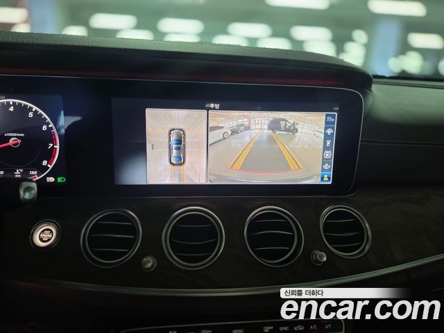 Mercedes-Benz E-Class 2018 — photo 11
