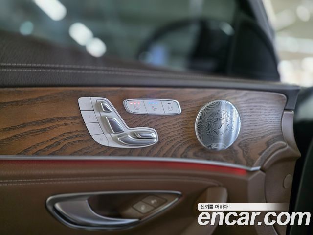 Mercedes-Benz E-Class 2018 — photo 15
