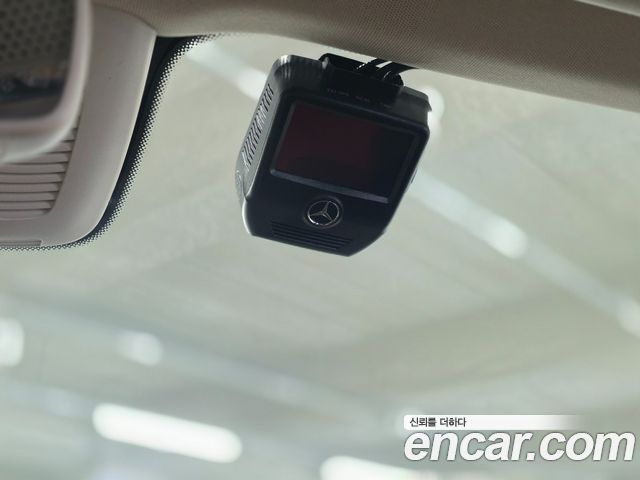 Mercedes-Benz E-Class 2018 — photo 16