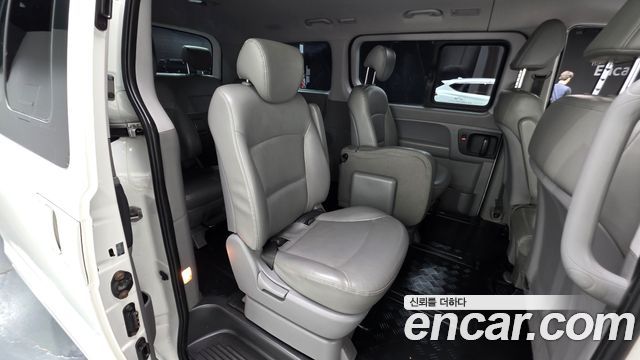 Hyundai Starex 2018 — photo 11