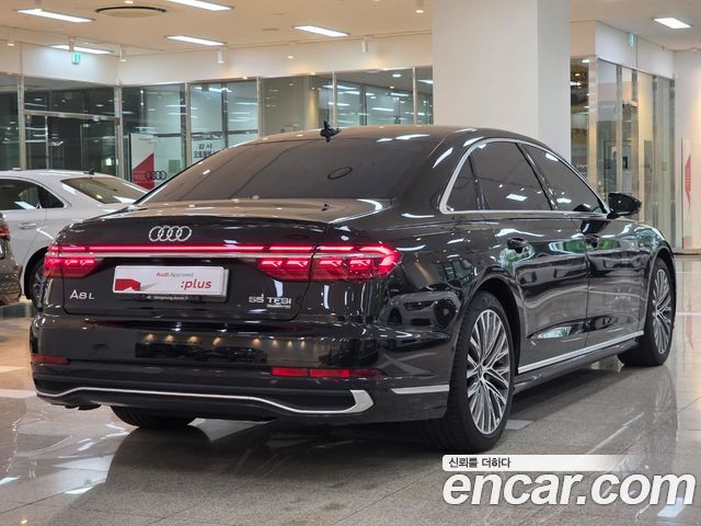 Audi A8 2023 — photo 2