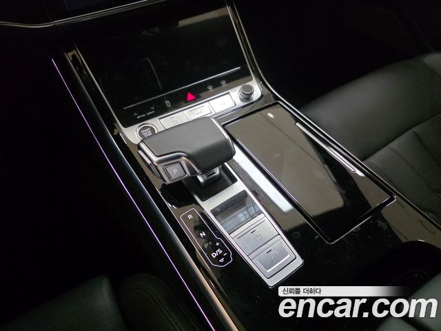 Audi A8 2023 — photo 9