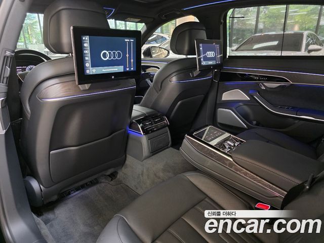 Audi A8 2023 — photo 11