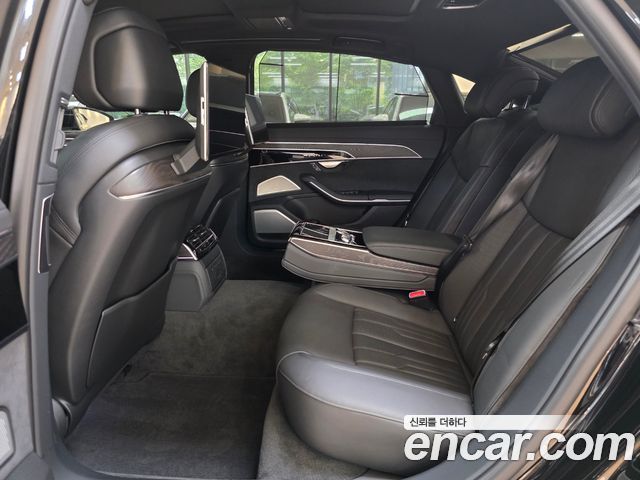 Audi A8 2023 — photo 12