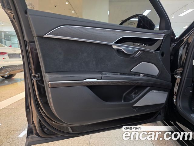 Audi A8 2023 — photo 13