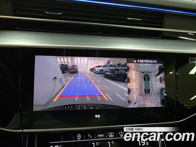 Audi A8 2023 — photo 14
