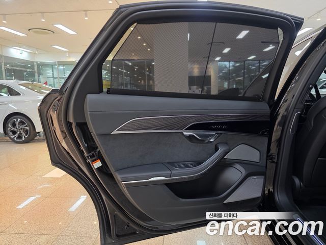 Audi A8 2023 — photo 15