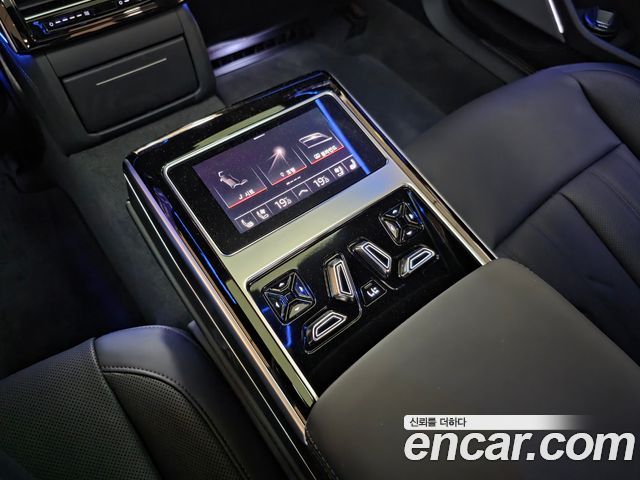 Audi A8 2023 — photo 16