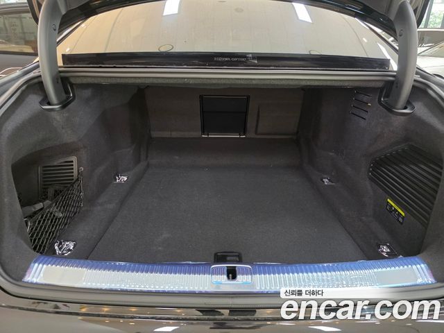 Audi A8 2023 — photo 20