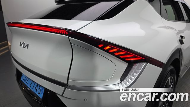Kia EV6 2023 — photo 9
