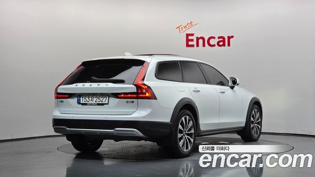 Volvo V90 2023 — photo 2