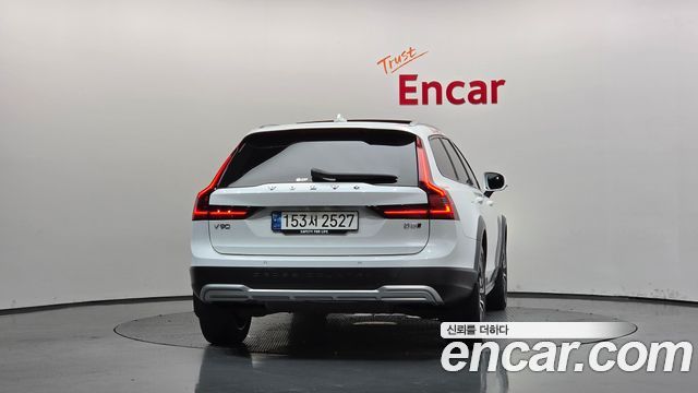 Volvo V90 2023 — photo 4